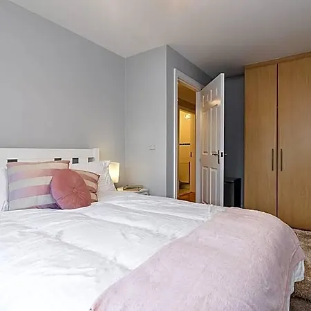 Hotell Holywell Rise Swords