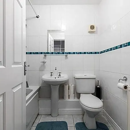 Holywell Rise Swords Hotell